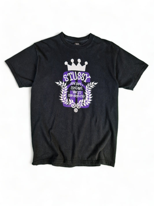 Stussy Shirt "New York, London, Tokyo, Los Angeles" Schwarz Lila M