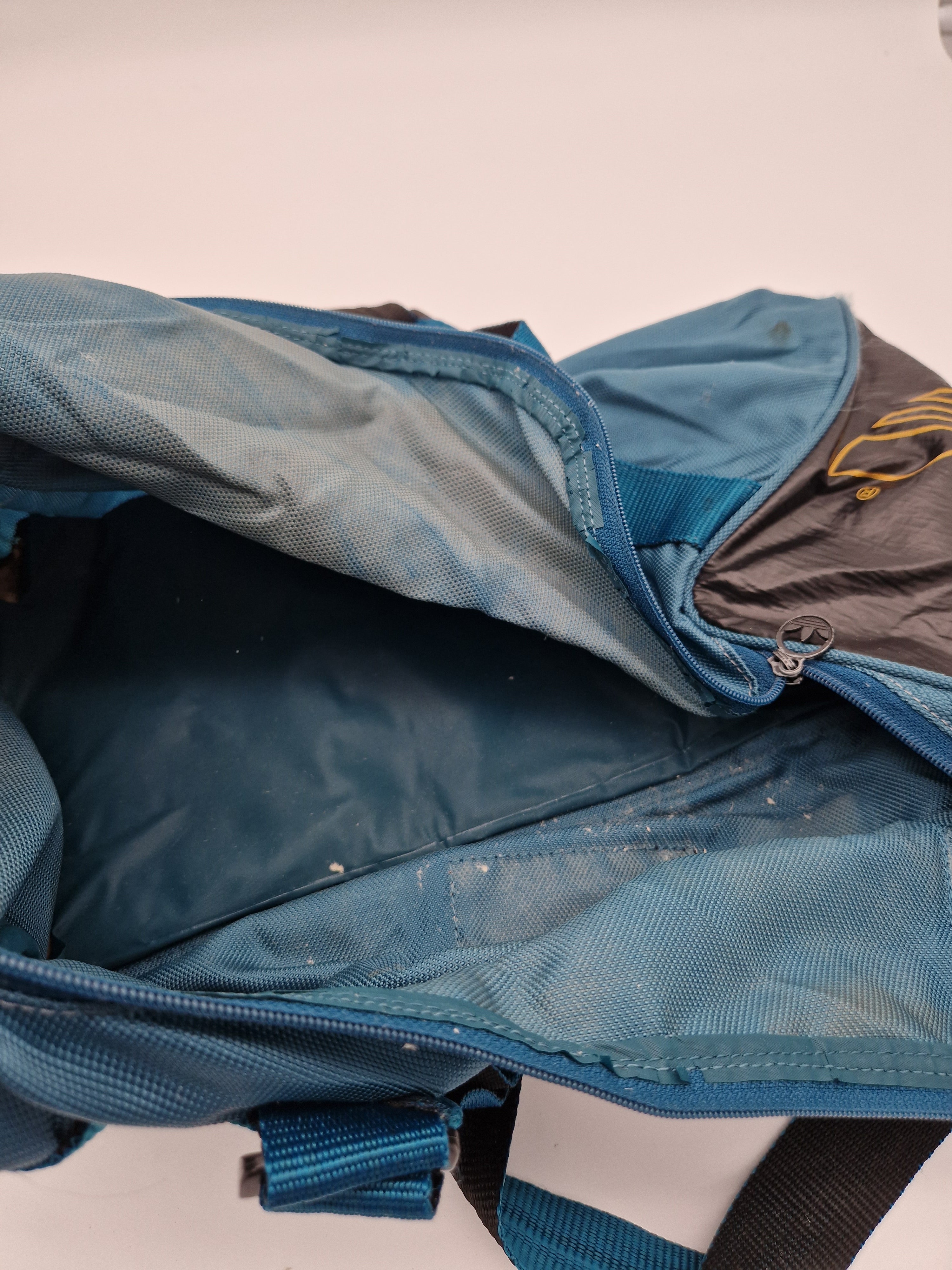 Vintage Adidas Sporttasche "All Around The World" Grün Bunt