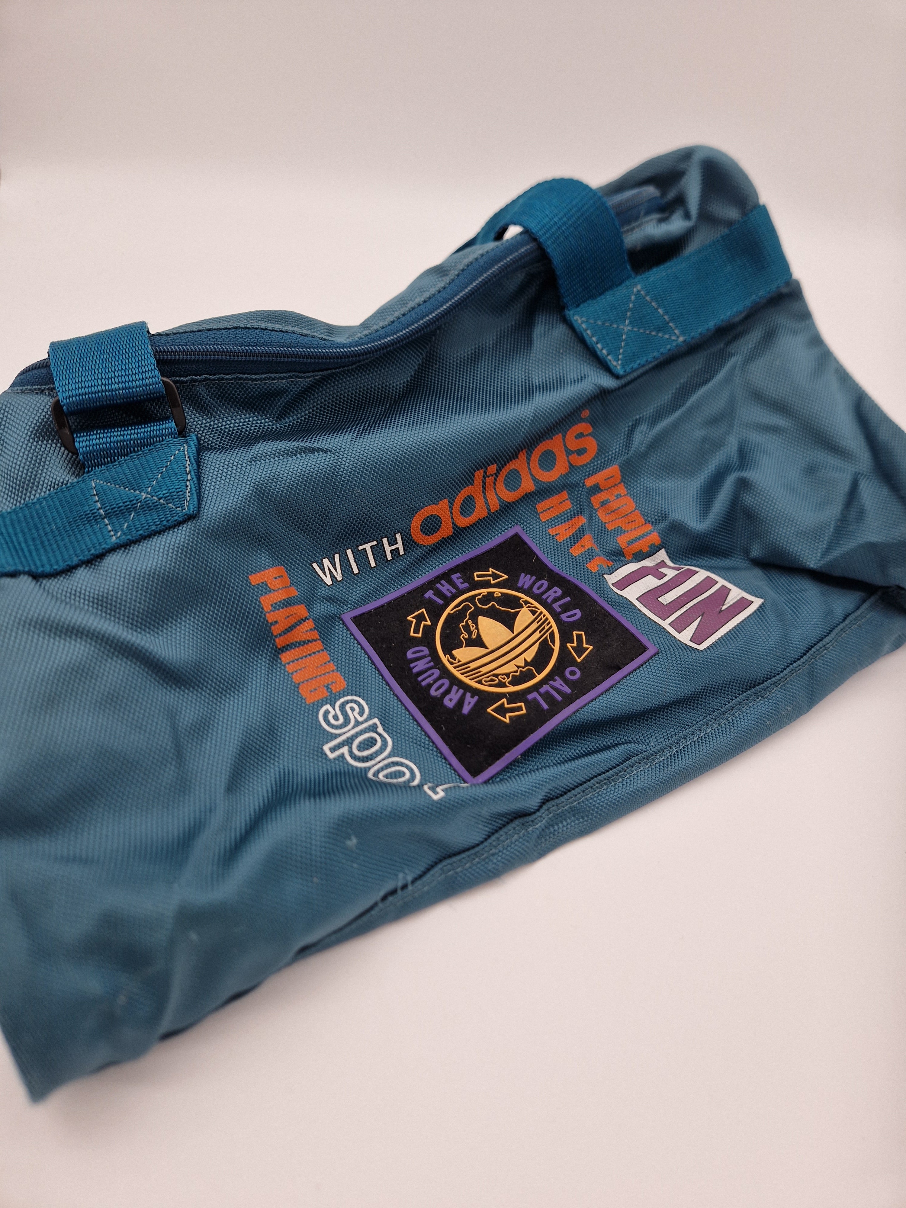 Vintage Adidas Sporttasche "All Around The World" Grün Bunt