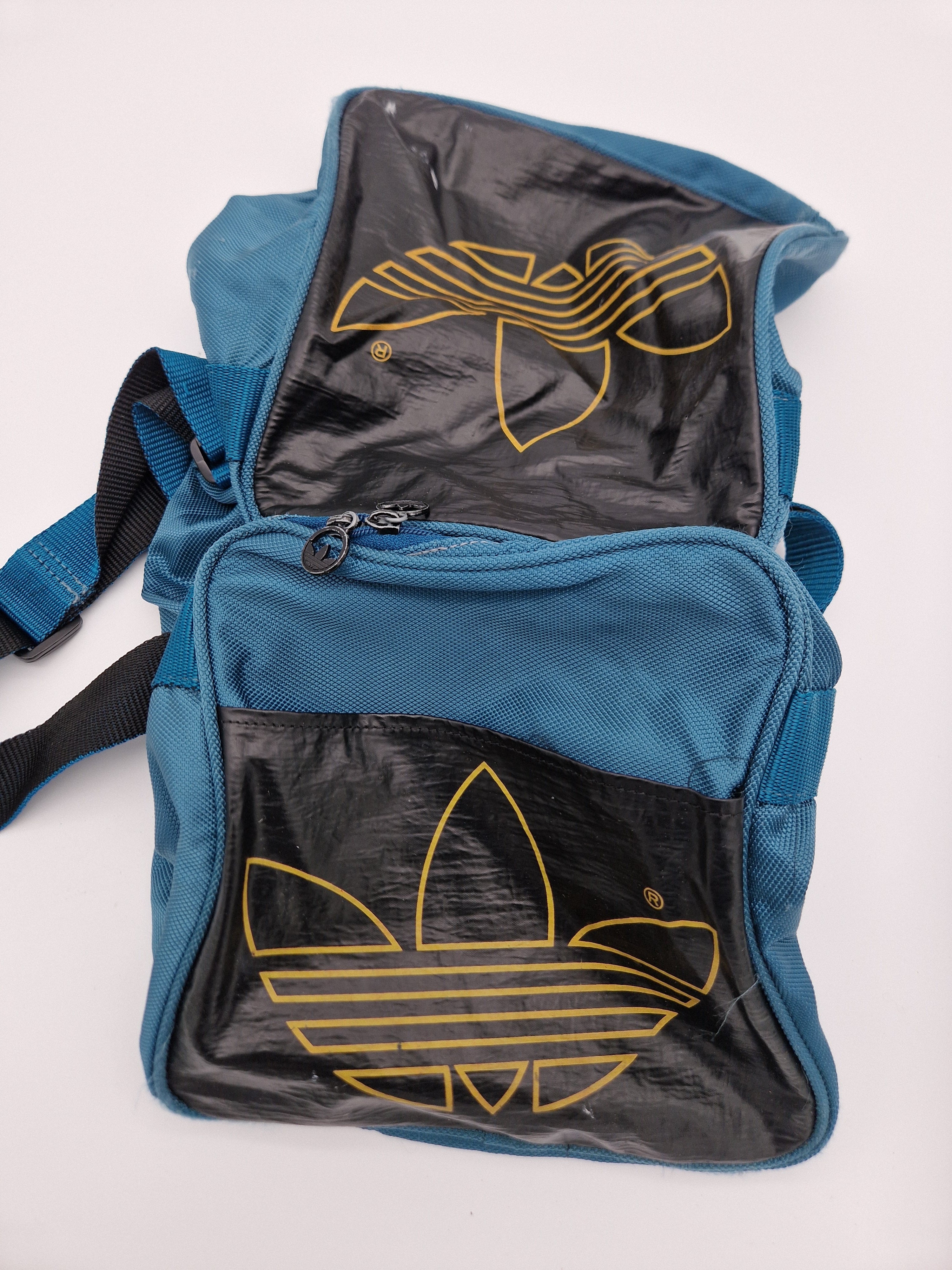 Vintage Adidas Sporttasche "All Around The World" Grün Bunt