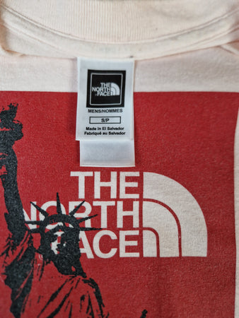 The North Face Shirt Logo Mit Freiheitsstatue Leichtes Rosa S