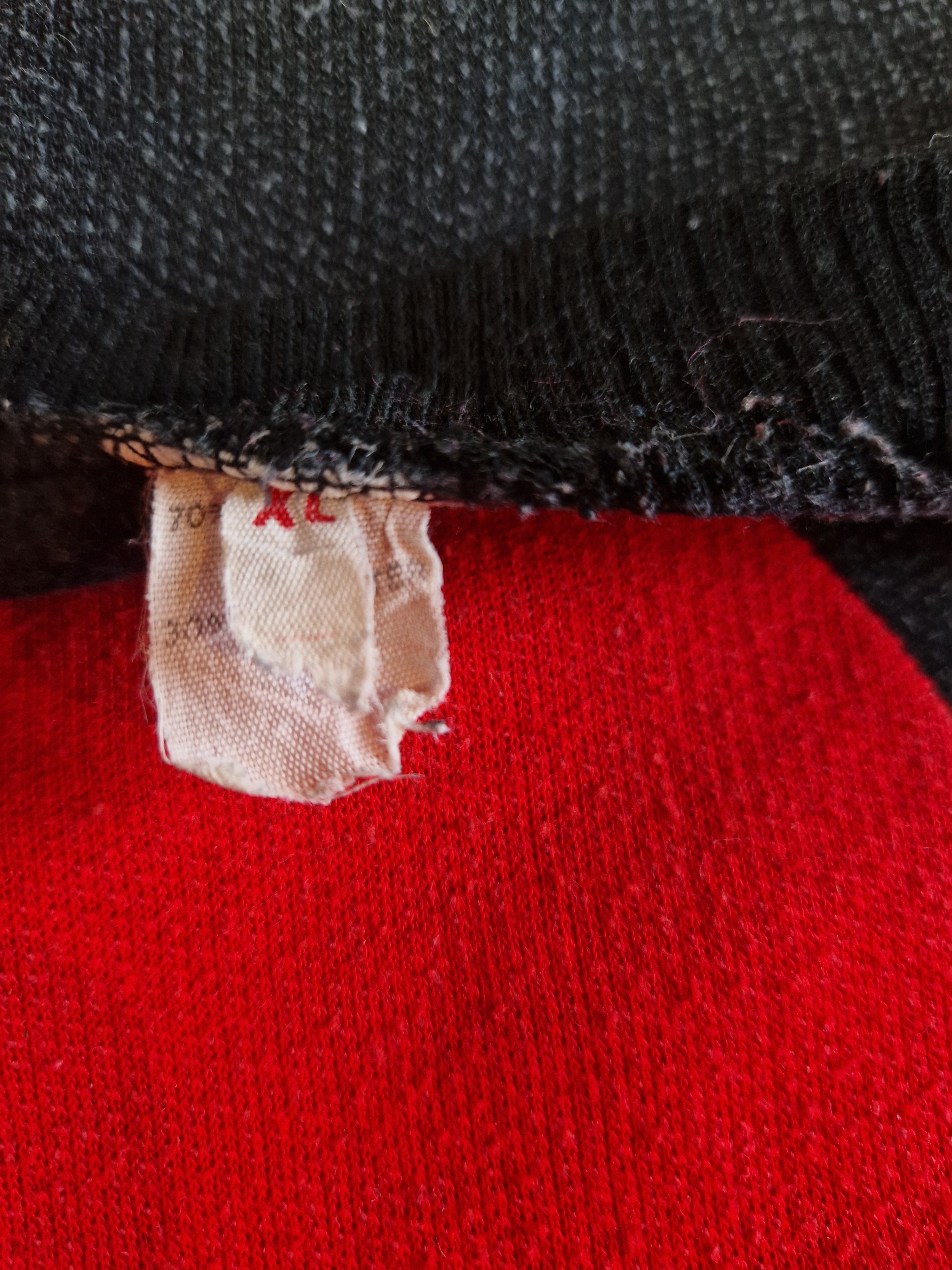 Vintage Hugo Boss Sweater early 80s Dünn Schwarz Rot L-XL