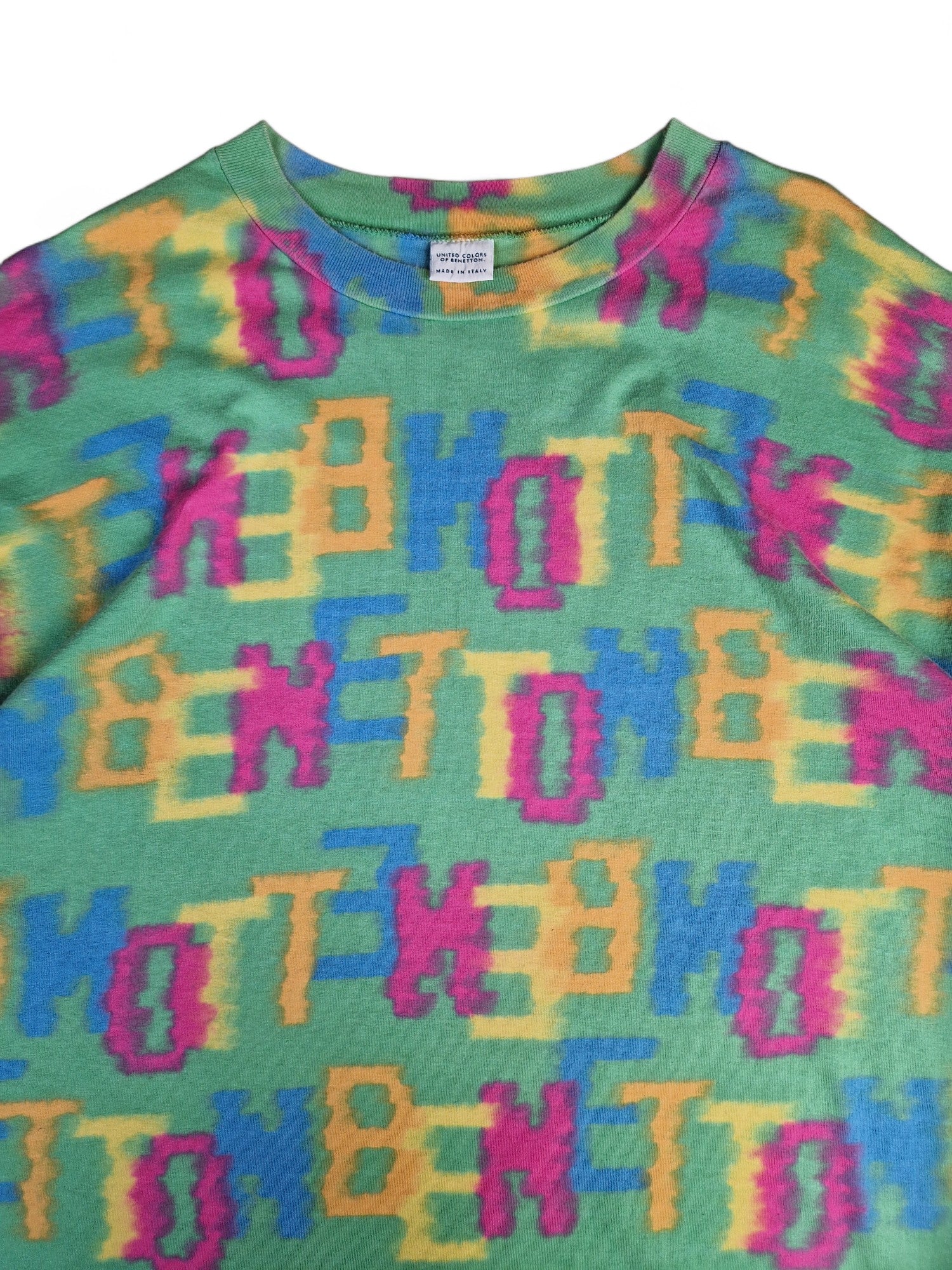 Vintage United Colors Of Benetton Shirt "Benetton" Schriftzug Grün Bunt L - RareRags