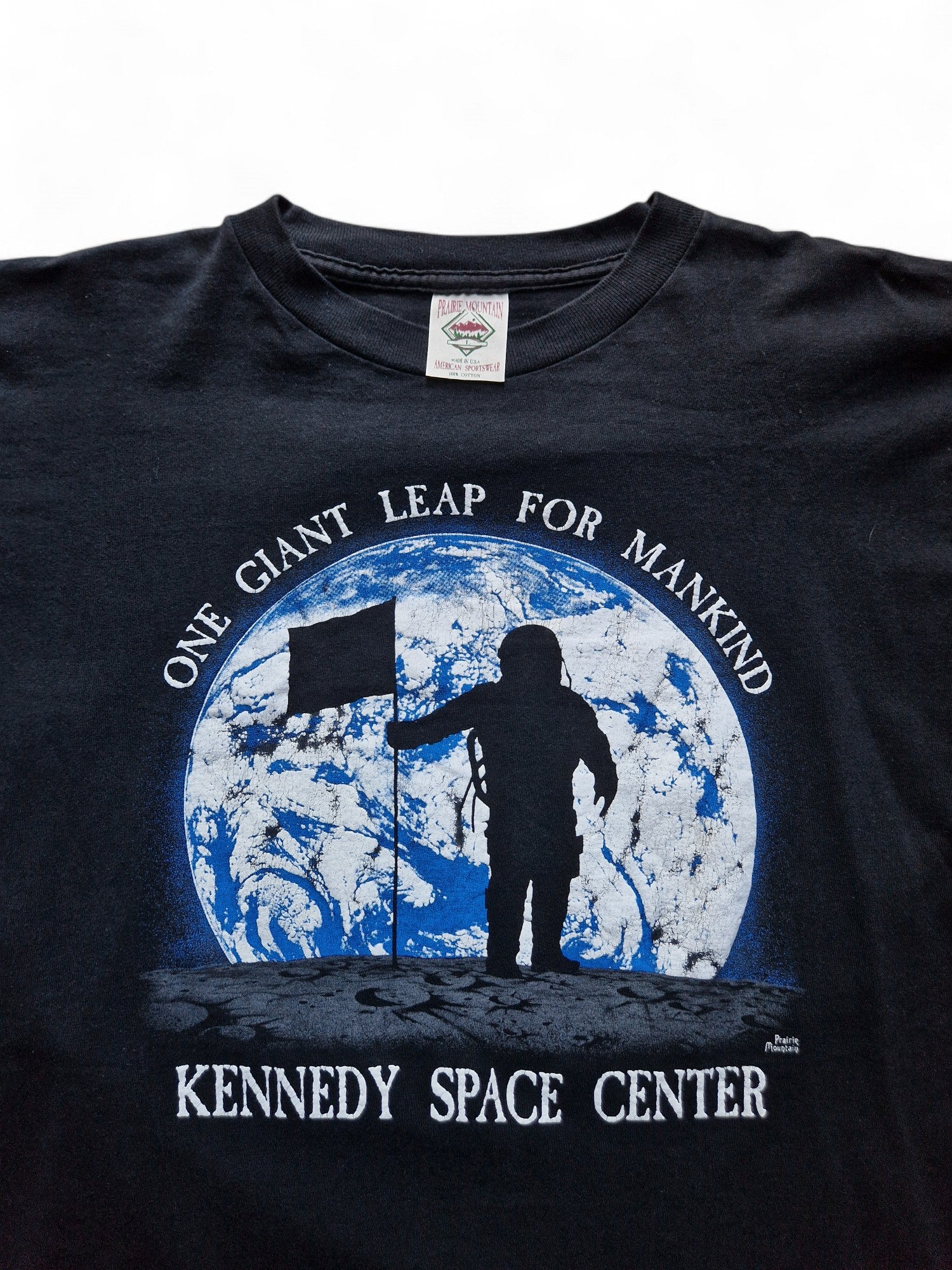 Vintage Prairie Mountain Shirt 90s „One Giant Leap for Mankind – Kennedy Space Center“ Single Stitch Made In USA Schwarz L - RareRags