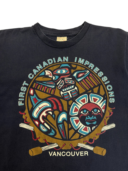 90s Wilson Souvenir Shirt "First Canadian Impressions - Vancouver" Made In Canada Single Stitch Dunkelblau L
