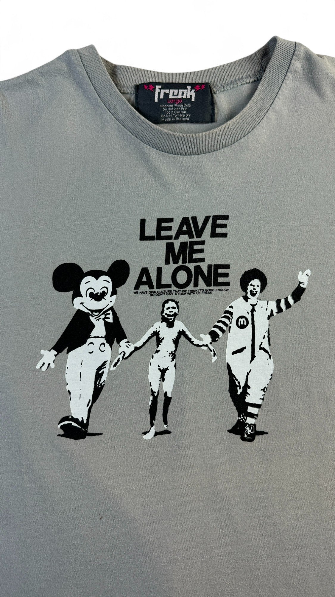 Freak T-Shirt 00s „Napalm Girl“ "Leave Me Alone" Grau L - RareRags
