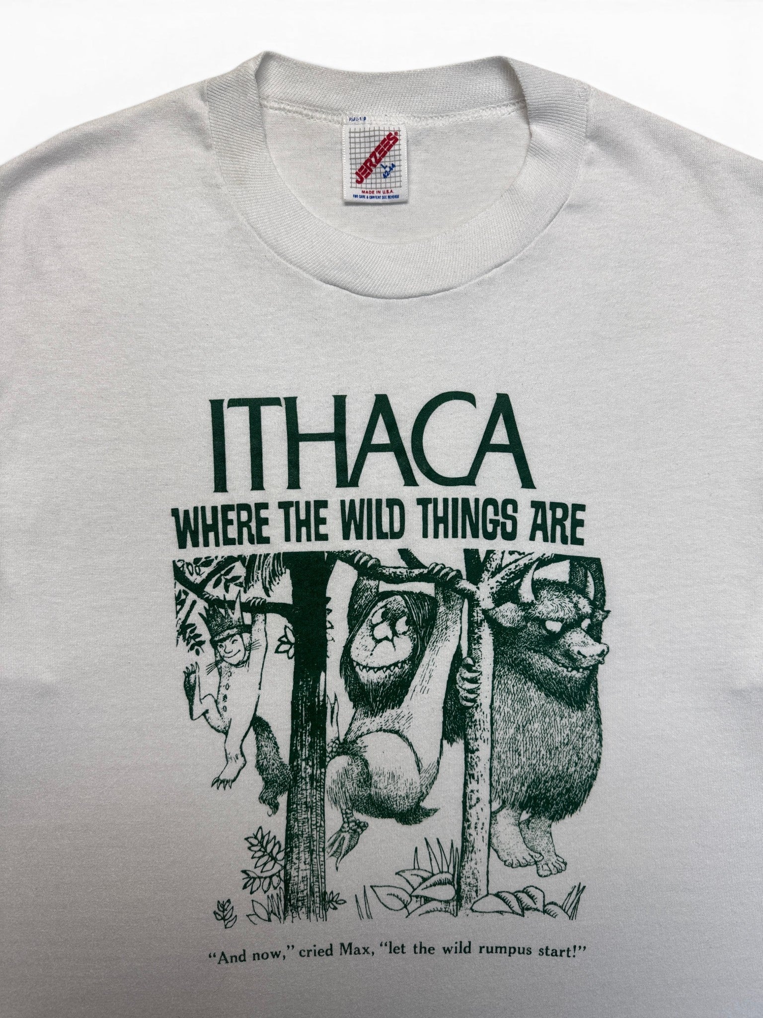 90s Jerzees Shirt "Where The Wild Things Are" Single Stitch Made In USA Weiß