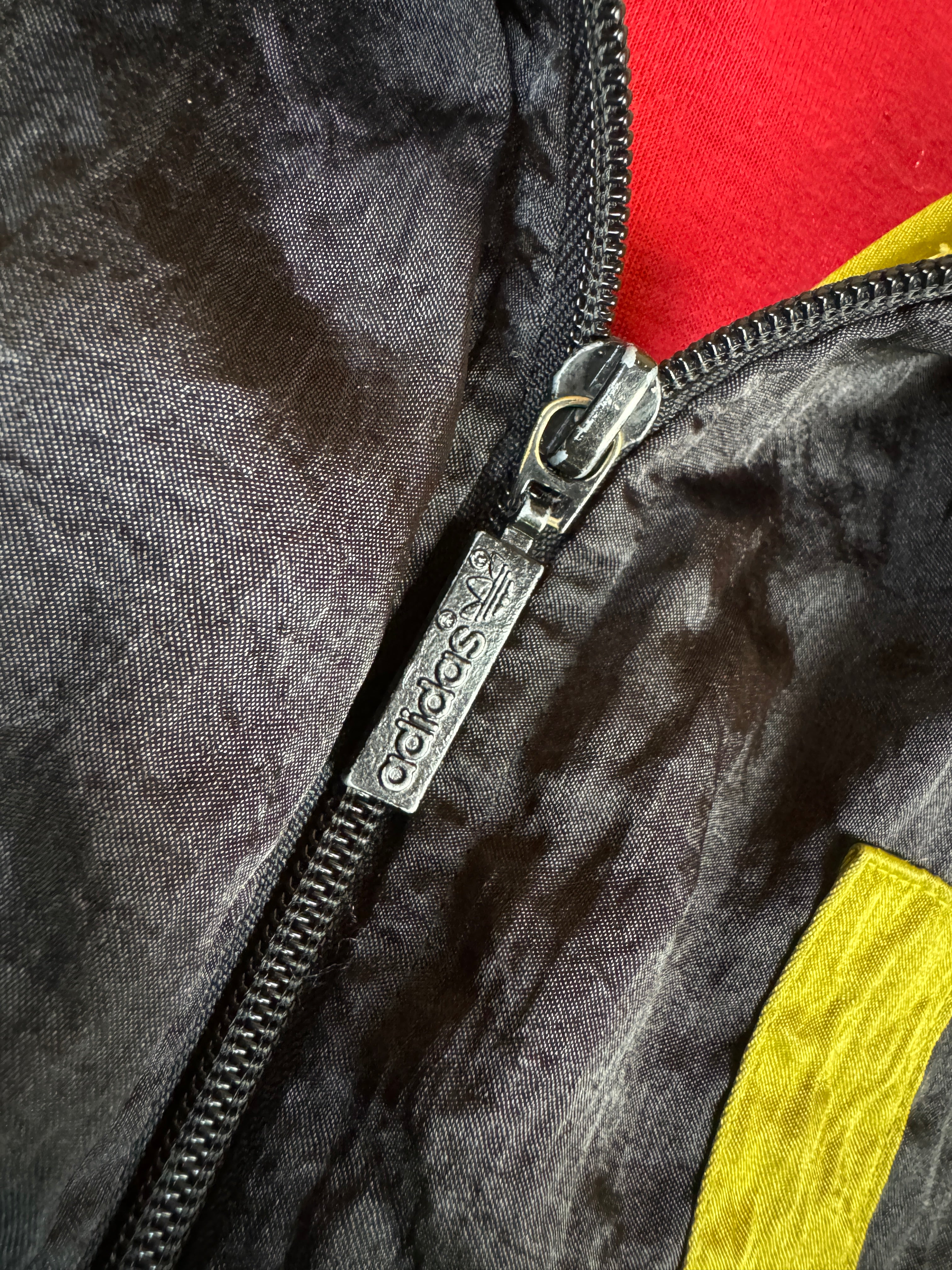 Vintage Adidas Tracksuit 90s "236" Schwarz Rot (D8) L-XL