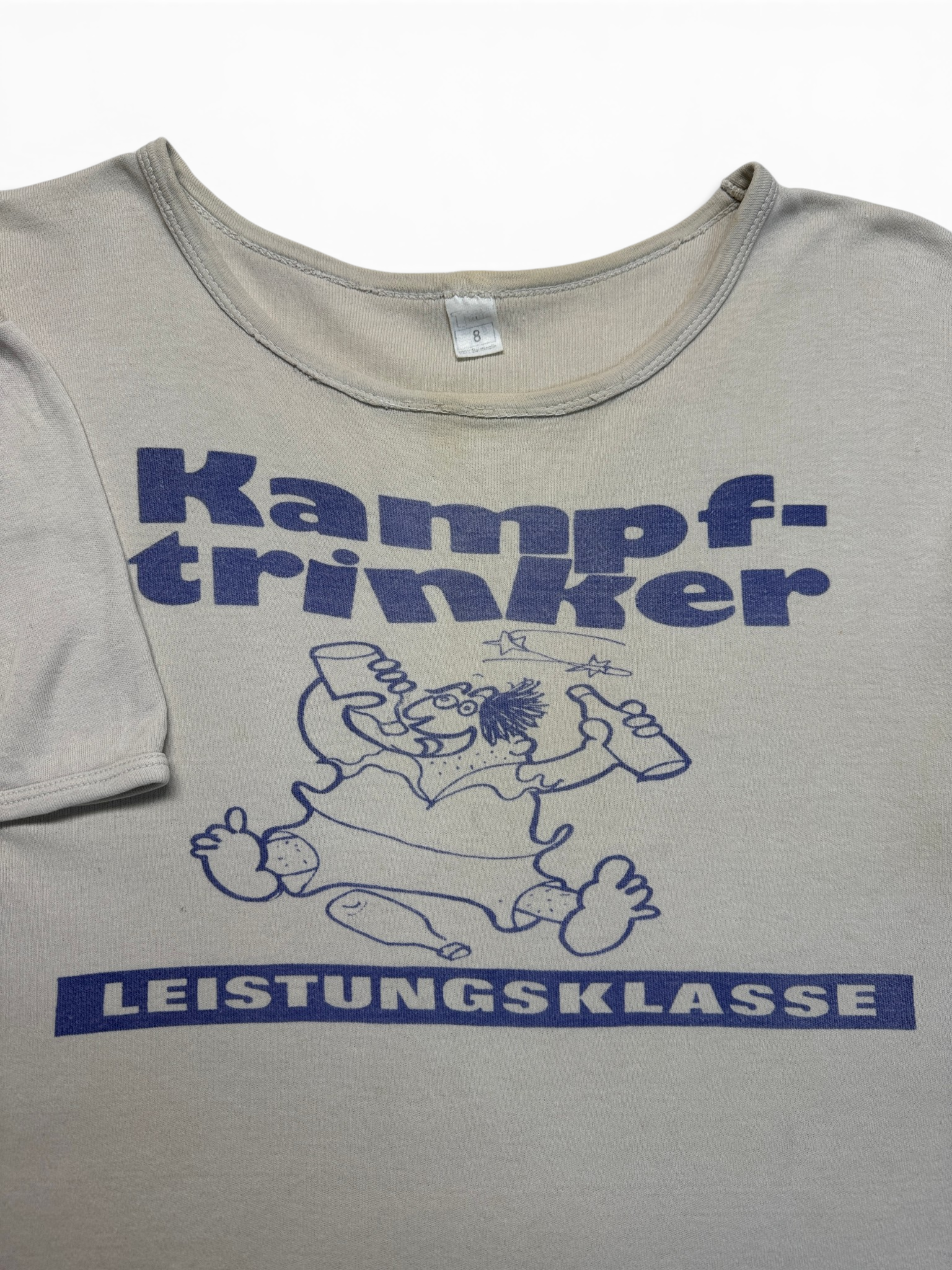 80s Cartoon Shirt "Kampftrinkter Leistungsklasse" Weiß