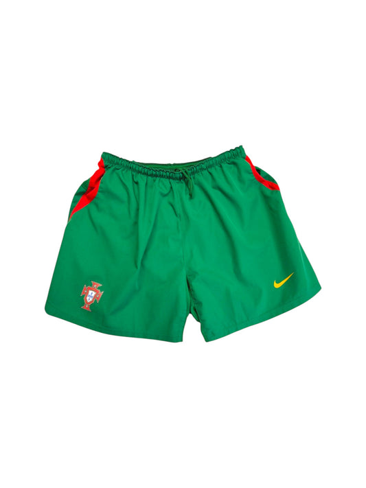 2004 Nike Shorts Portugal Grün