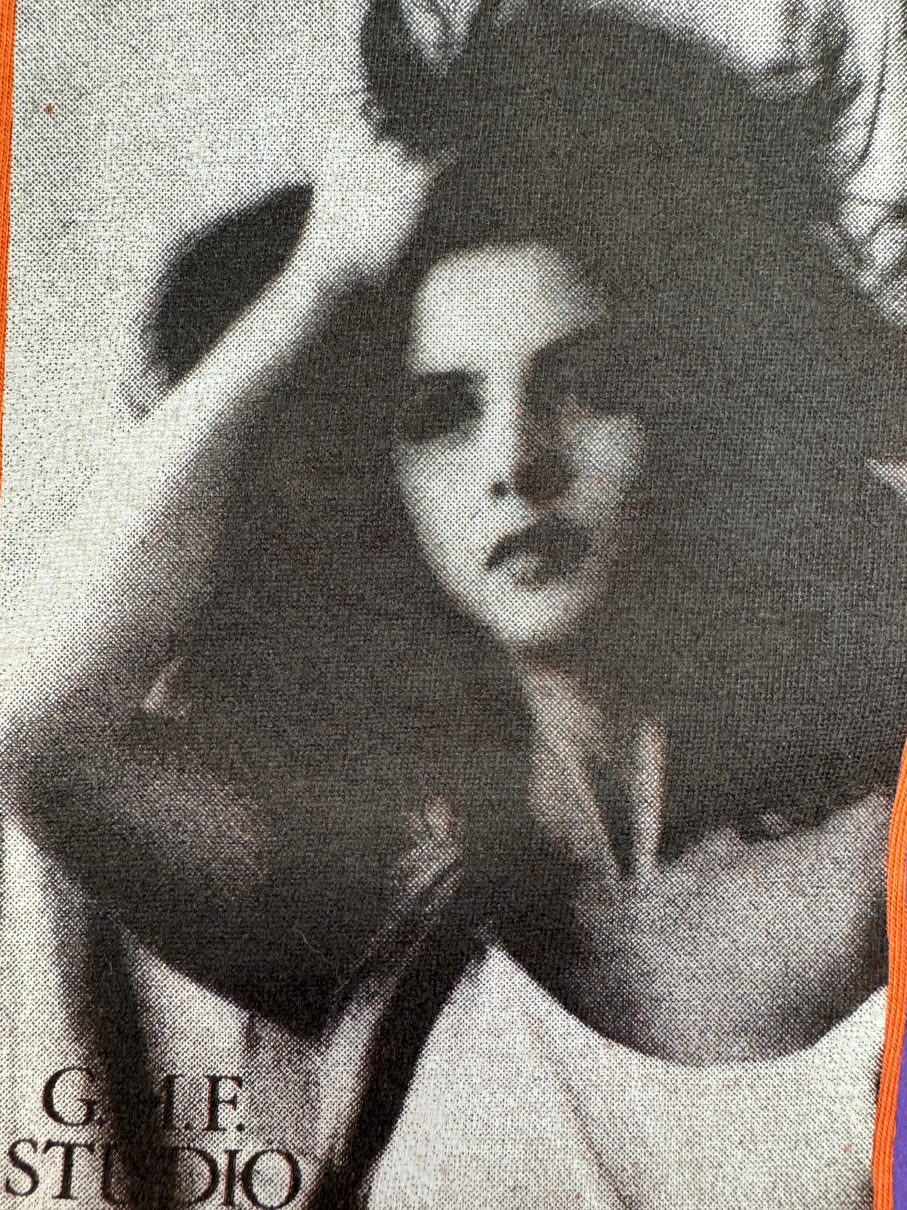 Vintage Gymnasium Shirt 90s "Querido Amor" Photo Print Orange M
