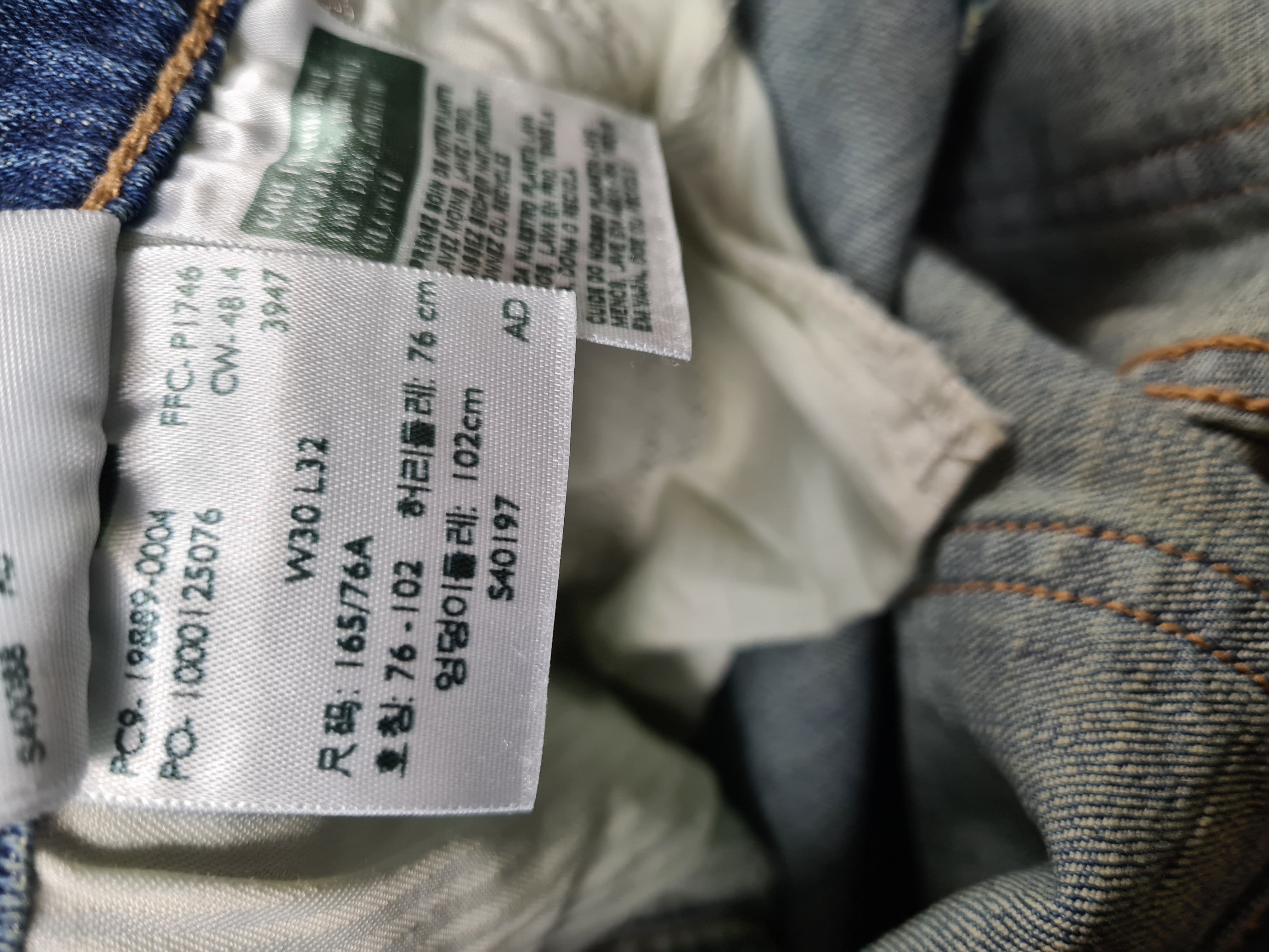 Moderne Levis Jeans 414 Relaxed Straight Hellblau W30 L32 - RareRags