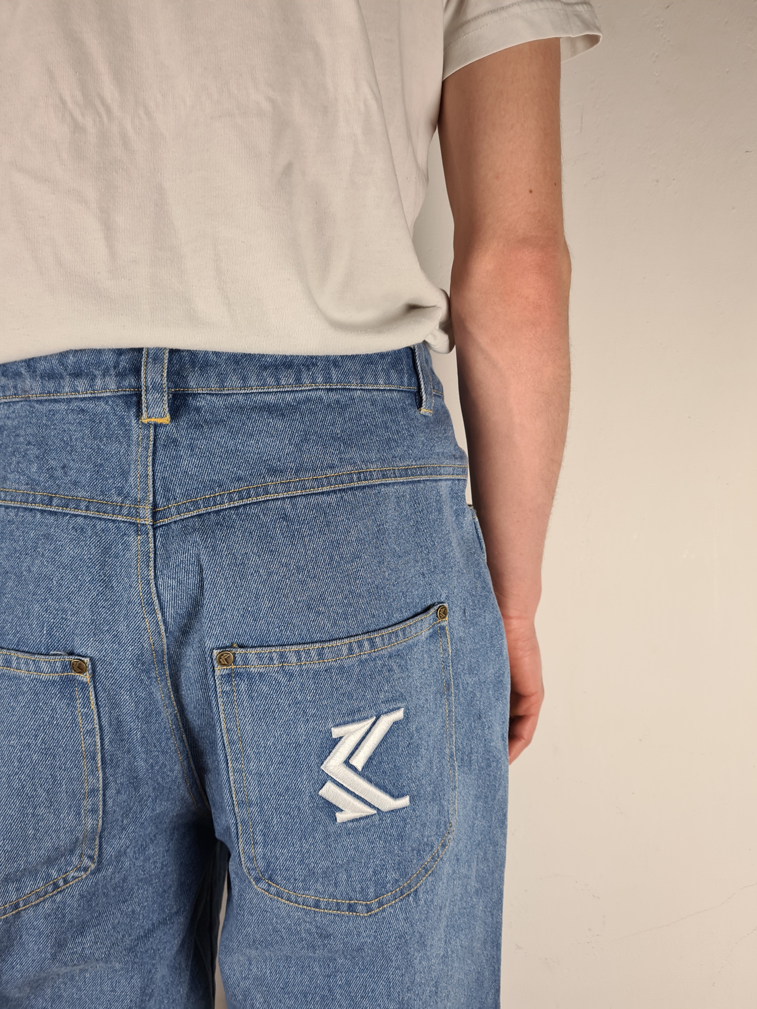 Moderne Karl Kani Baggy Jeans Deadstock Hellblau S-M - RareRags