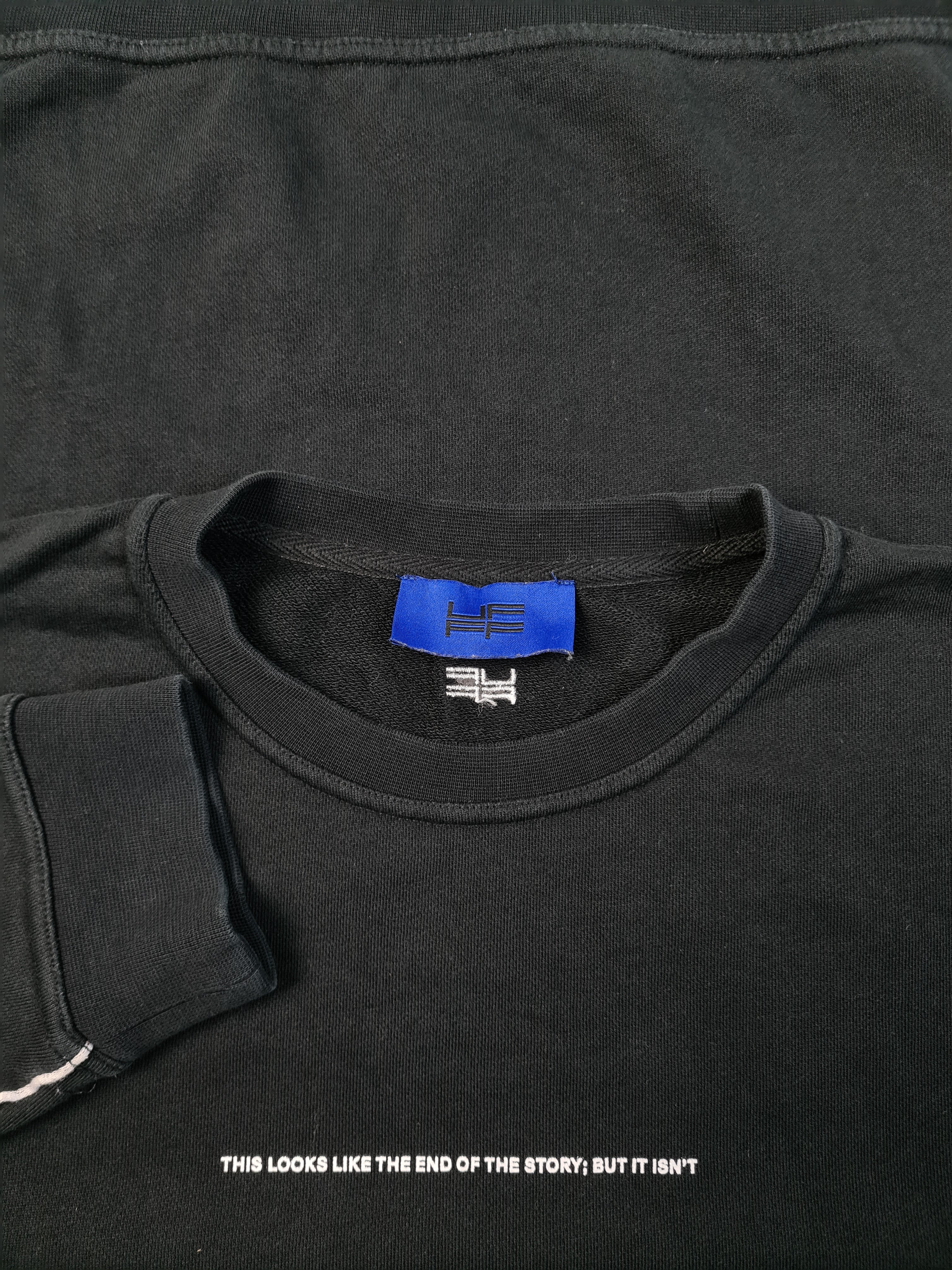 Moderner Ufff.Studio Sweater "This looks like the end of the story; but it isn't" Schwarz L - RareRags