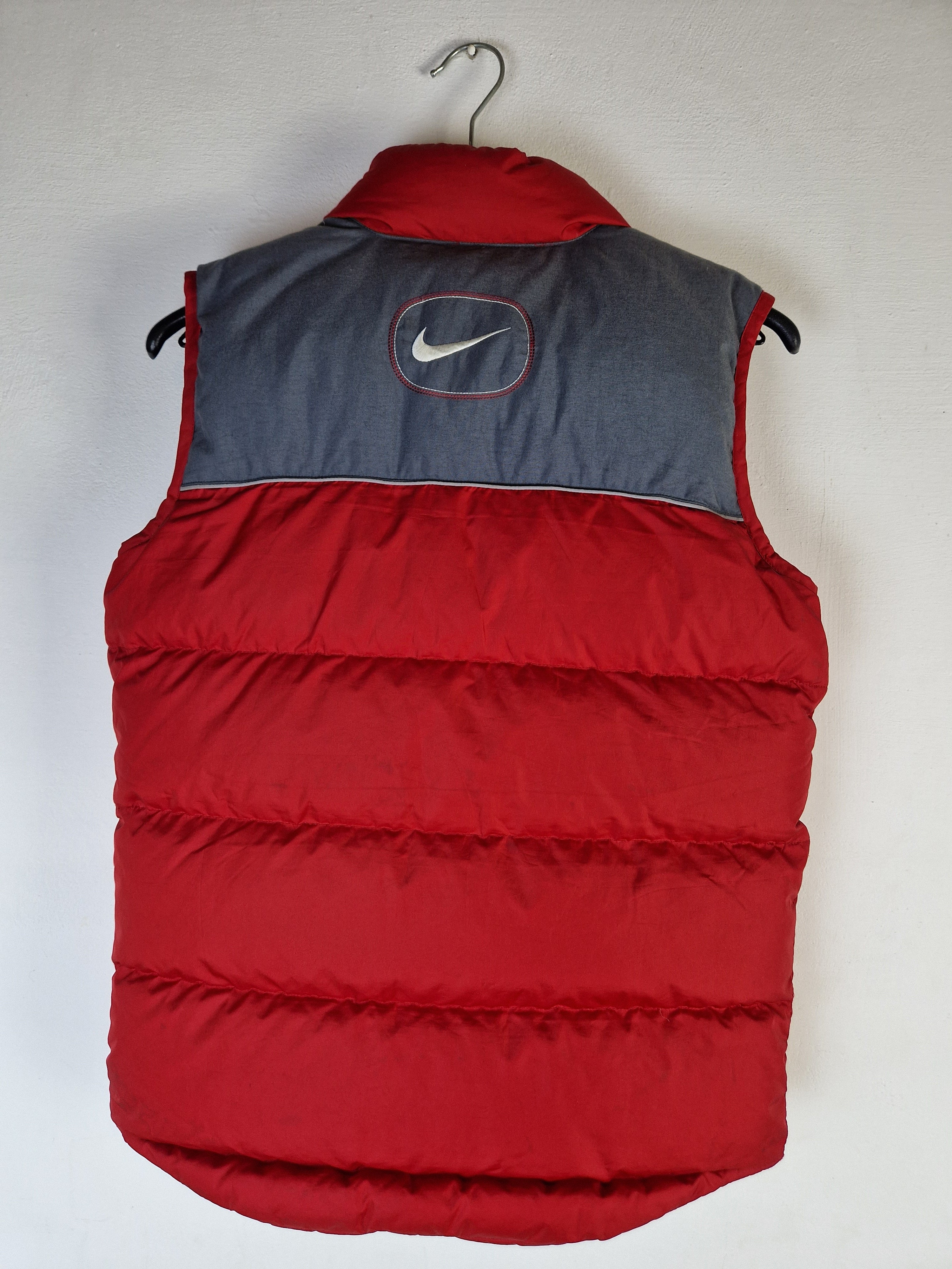 Moderne Nike Daunenweste Puffer Rot Grau S-M - RareRags