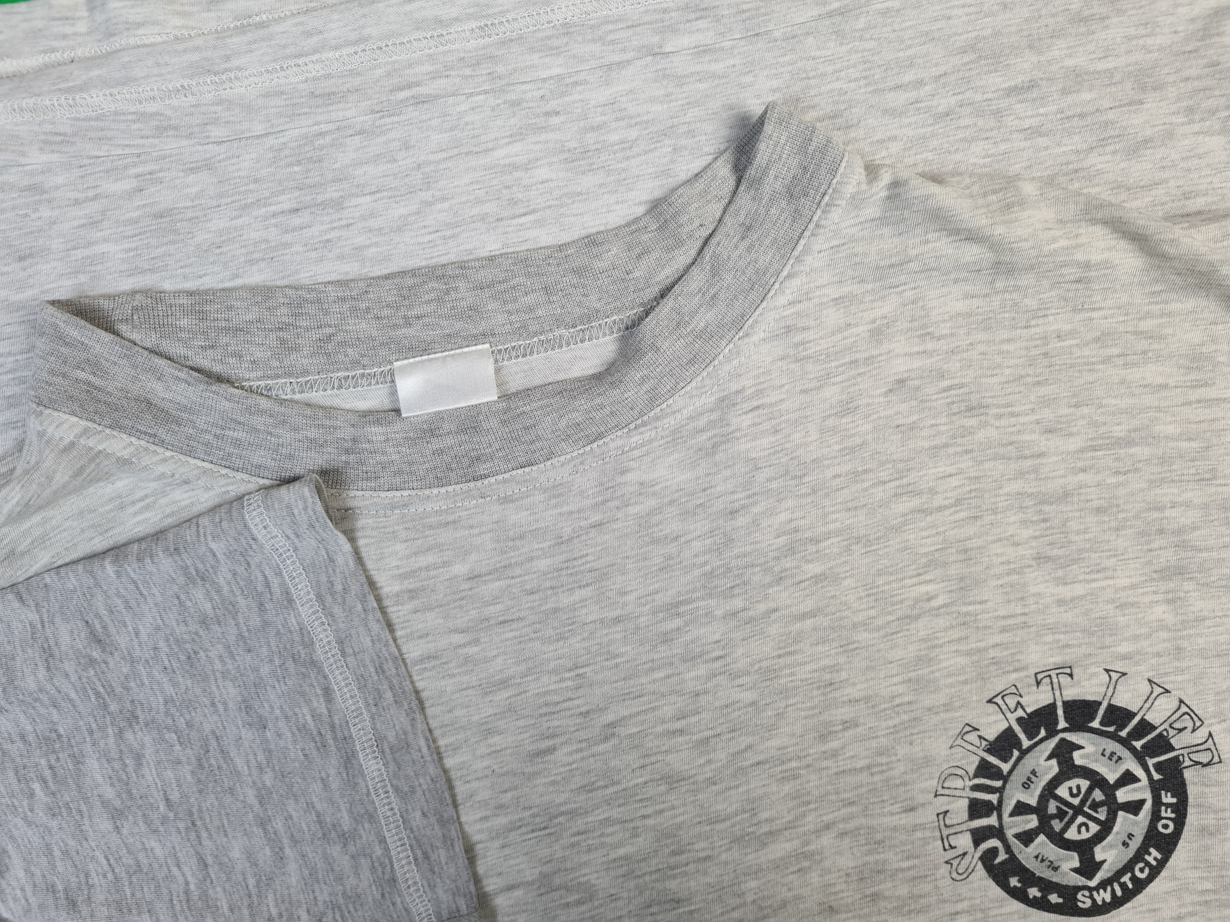 Y2K Streetlife Shirt "Switch off- Play off let us" Grau M-L - RareRags