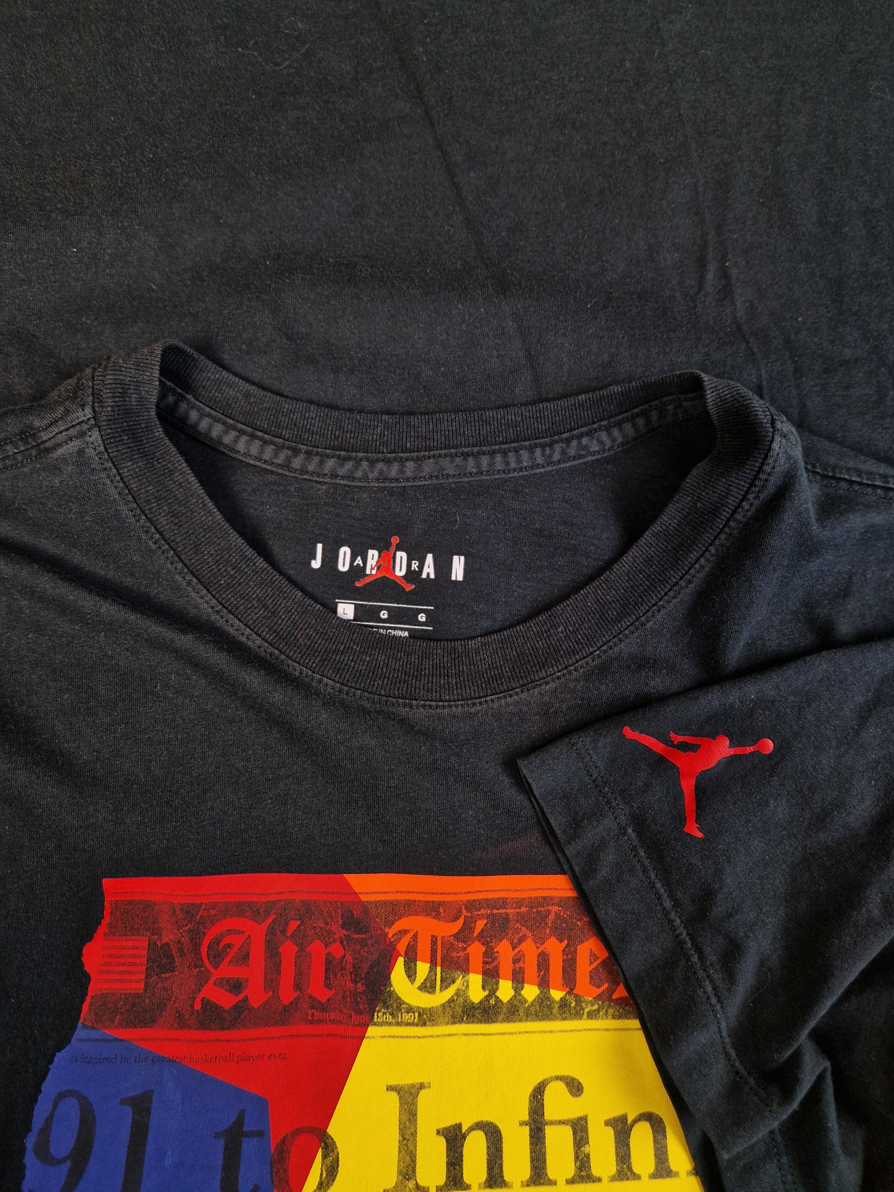 Modernes Air Jordan Shirt Newspaper Basketball Bedruckt Schwarz L - RareRags